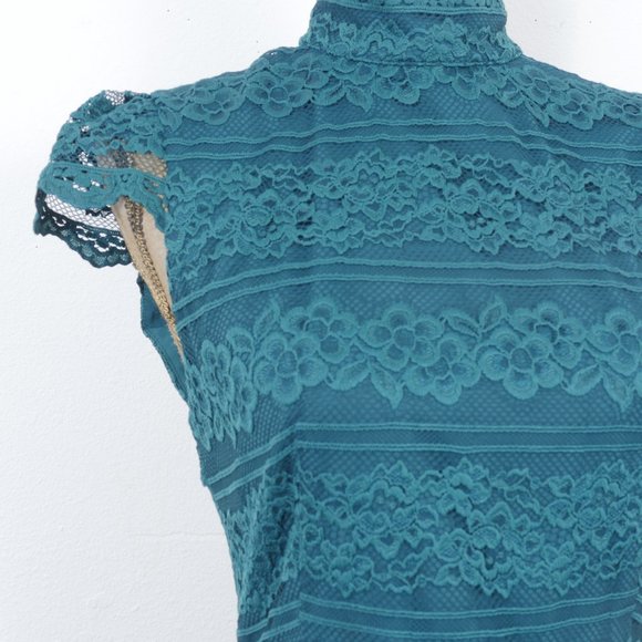 Alice + Olivia Jade Green Lace Short Sleeve Open Back Mock Neck Size 6 Dress - Picture 3 of 11